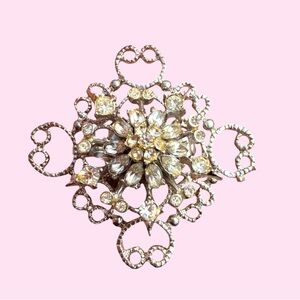 Elegant Silver tone vintage crystal Brooch